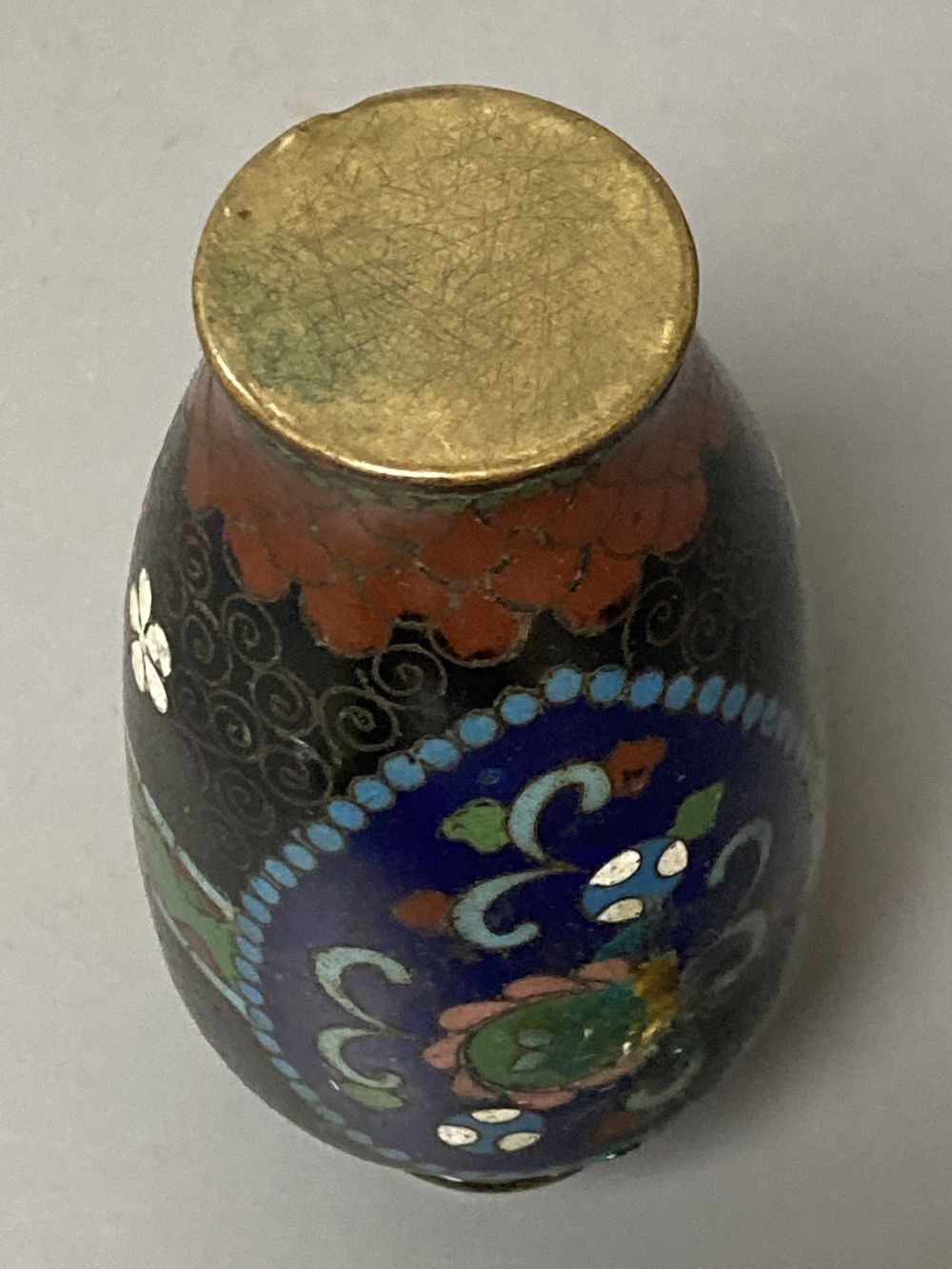 Two Japanese plates, a cloisonne vase and a seal paste box, largest 24.5cm